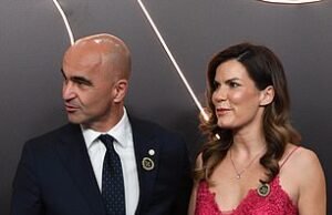 El ex director de la víctima de la Premier League de £ 700,000 en Raid después de que Gang of Durgls irrumpió en su casa cuando fue liberado con su esposa con su esposa.