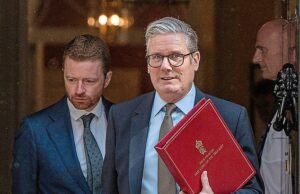 El mejor asistente de Keir Starmer fue informado por el organismo de control electoral que las donaciones deberían ser declaradas … pero siguió regalos por un total de £ 739,000