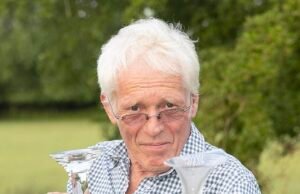 “ WAKE ” BOSS DE LA BBC HIRES “T *** POTS que funcionan con un suave” conocido como “elegante, blanco, hetero macho”, 72