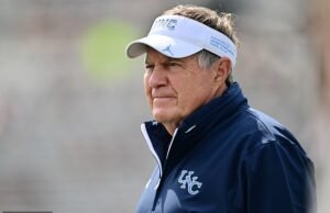 El juicio de la bomba acusa a una UNC de contratar ilegalmente a Bill Belichick a puerta cerrada.