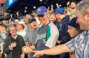 ¿Todavía te arrepiente? El fanático del béisbol que le dio el balón 60 en casa de Cal Raleigh a un niño que le dijo a una cantidad ocular que vale la pena