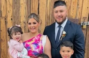 La familia de cinco pierde todo en unos minutos después de que los disparos masivos hayan desgarrado su casa.