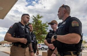 El gobernador demócrata inscribió la represión de la dulce guardia clave nacional en comparación con Trump