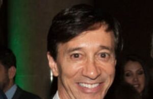 BDSM-Mad Financial y ayuda responsable de la mazmorra de la tortura en la fila de multimillonarios … a medida que se revelan sus textos depravados