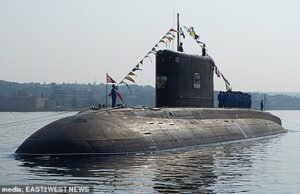 El submarino de armas nucleares rusas declara la alerta “peligro explosivo” después del vuelo de combustible al Mediterráneo