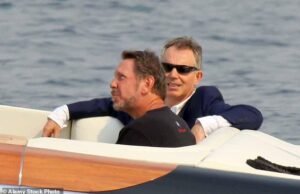 ¿El gigante de la tecnología que le dio a Blair 257 millones de libras en línea para un enorme contrato de tarjeta de identidad? El gobierno está involucrado en la fila de Crony después de la revelación, el ex primer ministro ejerció presión por su multimillonario arrendatario que podría hacer millones