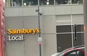 Gary Neville ‘sorprendido por sostener su teléfono conduciendo por cuarta vez’ en sus £ 170,000 Bentley