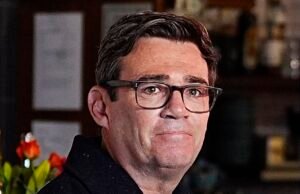 Crash y Burnham: El alcalde de Manchester en plena jubilación, porque dice que Keir Starmer es la mejor persona para ser PM a pesar de las afirmaciones antes de que podría presentar un desafío de liderazgo