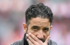 Ruben Amorim debería dejar a Man United “lo más rápido posible” y el tiempo a cargo ha sido un “desastre”, dice Jamie Carragher, porque llama una razón por la que todavía está en el trabajo