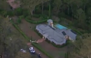 El horror como el cuerpo de una madre y un niño está dentro de una casa en Brisbane