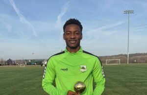 El jugador de fútbol de la escuela secundaria “cargó contra el fotógrafo y lo atrapó por la garganta” en una pelea salvaje posterior al partido