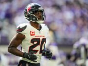 La seguridad tejana, Jimmie Ward, ya no se enfrenta a acusaciones de violencia doméstica después de que el gran jurado se negó a indicarlo