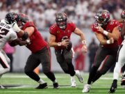 Baker Mayfield lidera la unidad tardía cuando los Buccaneers aturdían a los Texans