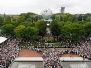 Los fanáticos abiertos de EE. UU. Estaban en línea, ya que la presencia de Trump causa demora