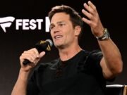 NFL dice que Tom Brady no violó las reglas en el stand de los Raiders