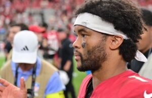 Murray de los Cardenales, perdón por publicar con Vick Jersey, Bulldog