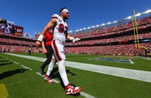 Nick Bosa desgarro al LCA en victoria en la apertura de los 49ers