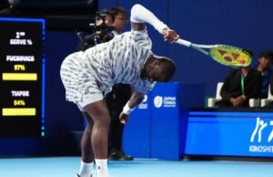 Frances Tiafoe rompe la raqueta en la salida temprana; Shapovalovurled