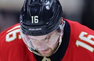 El capitán de los Panthers Aleksander Barkov (pierna) necesita ayuda