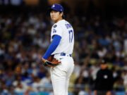 El gerente de los Dodgers, Dave Roberts, cierra ampliamente la idea de que Shohei Ohtani podría tocar el exterior en esta temporada posterior
