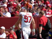El corredor de borde de los 49ers, Nick Bosa, se habría perdido el resto de la temporada con una ACL desgarrada