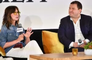 Jody Gerson y Phil Schermer discuten iniciativas de salud mental