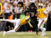 Kaidon Salter brilla como Big Buffaloes du Colorado en la primera mitad con 37-20 victorias en Wyoming