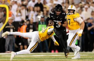 Kaidon Salter brilla como Big Buffaloes du Colorado en la primera mitad con 37-20 victorias en Wyoming