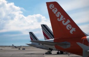 El lanzamiento del pasajero desciende a menos de 10 pies del avión EasyJet en Francia