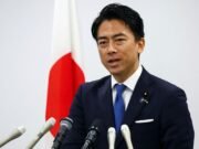 El candidato en Japón, el primer ministro Koizumi promete caminatas salariales para contrarrestar la inflación