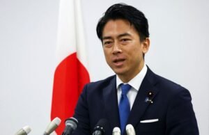 El candidato en Japón, el primer ministro Koizumi promete caminatas salariales para contrarrestar la inflación