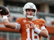 Arch Manning se encuentra en el defensor de Sam Houston después de la carrera de TD en el primer cuarto contra los Bearkats