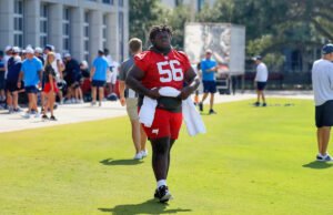 Los Buccaneers habrían firmado al jugador de línea de 464 libras Desmond Watson para practicar el equipo después de haberlo cortado en agosto en agosto