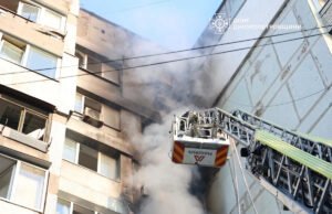 Rusia está lanzando un ataque a gran escala contra Ucrania, matando a 3 e hiriendo a docenas