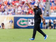 El entrenador asistente de Florida suspendió 3 juegos por pelear en peleas antes del juego antes de la pérdida de LSU