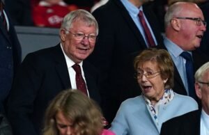 Sir Alex Ferguson, de 83 años, se abre para enfrentarse a la muerte de su esposa antes de vender 3.25 millones de libras esterlinas, cómo se enfrentó, y su miedo a la demencia