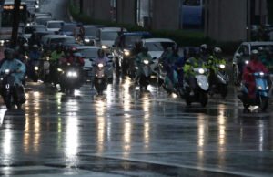 China cancela escuelas y vuelos mientras se acerca a Ragasa, uno de los tifones más fuertes durante años