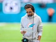 El entrenador de los Dolphins, Mike McDaniel, manteniendo una perspectiva positiva, a pesar de la corta semana y la difícil disputa de la división en TNF