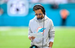 El entrenador de los Dolphins, Mike McDaniel, manteniendo una perspectiva positiva, a pesar de la corta semana y la difícil disputa de la división en TNF