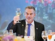 “ Caerá y se romperá en pedazos ”