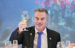 “ Caerá y se romperá en pedazos ”