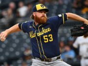 Los cerveceros Brandon Woodruff Launcher continúan 15 días con una cepa LAT correcta