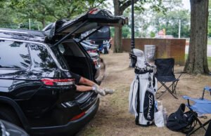 Ryder Cup: Obtener una camiseta negra de Bethpage requiere un horario abierto, paciencia y dormir en su automóvil