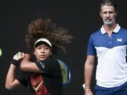 Naomi Osaka se divide con el entrenador Patrick Mouratoglou