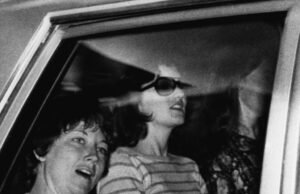 18 de septiembre, el FBI captura a Patricia Hearst