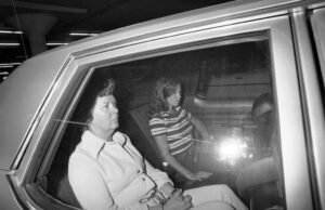 22 de septiembre, el presidente Ford sobrevive a un intento de asesinato