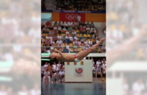 19 de septiembre, Greg Louganis golpea la cabeza al bucear