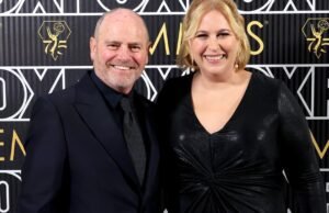 Amy Reisenbach de CBS, David Stapf firma nuevos contratos de tres años