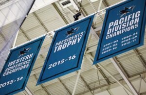 San Jose Sharks elimina el estandarte del trofeo de presidentes incorrectos en SAP Center