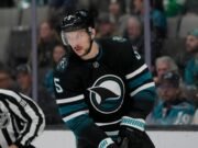 Vincent Desharnais de San Jose Sharks se refleja durante el año con los Canucks, los Penguins
